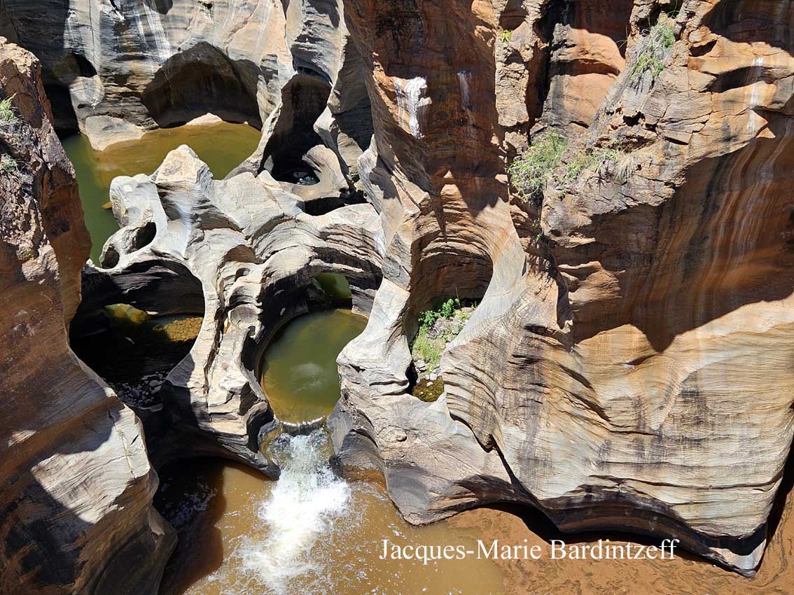 Marmites de géants en Afrique du Sud, par JacquesMarie Bardintzeff — free download