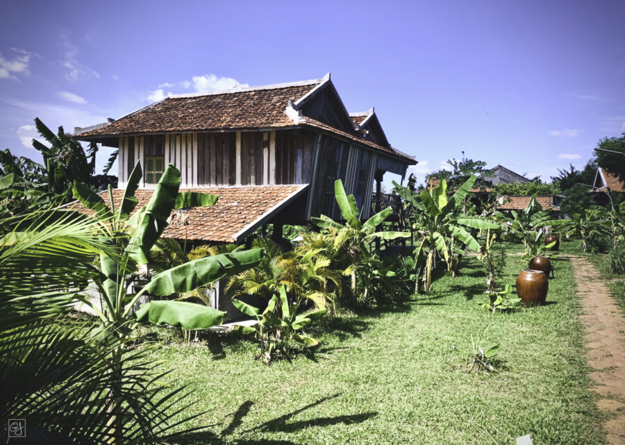 Les bâtiments de la plantation parfois démontés dans un villages puis restaurés et remontés sur le domaine.