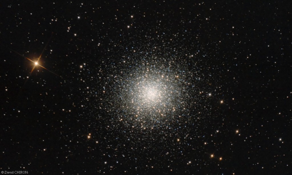 Ciel d'été admirez Messier 13, le grand amas d'Hercule — free download