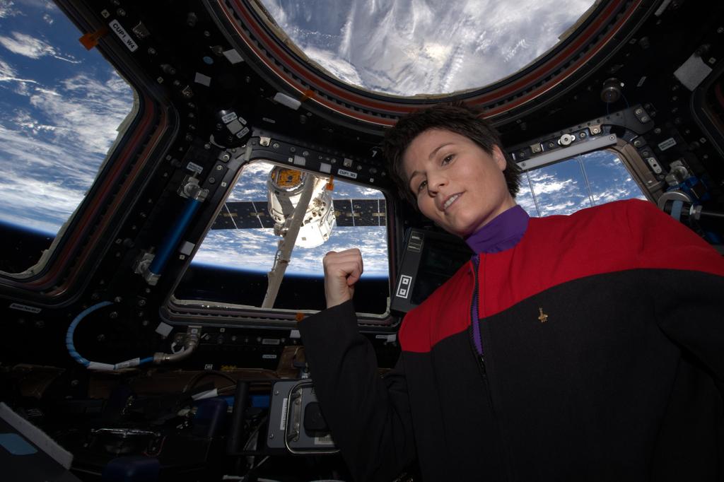 L'Italienne Samantha Cristoforetti (ESA) a pour sa part établi cette année le record du plus long vol féminin dans l'espace (199 jours, soit six mois et demi, un vol aller simple vers Mars).