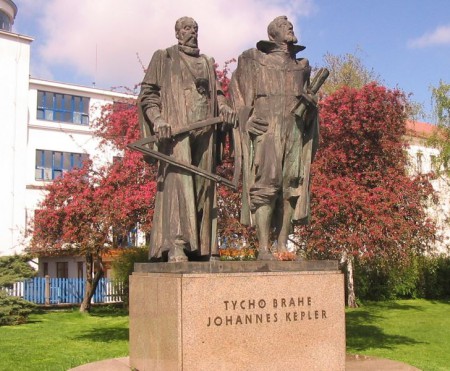 Statue de Tycho Brahe et Johann Kepler à Prague