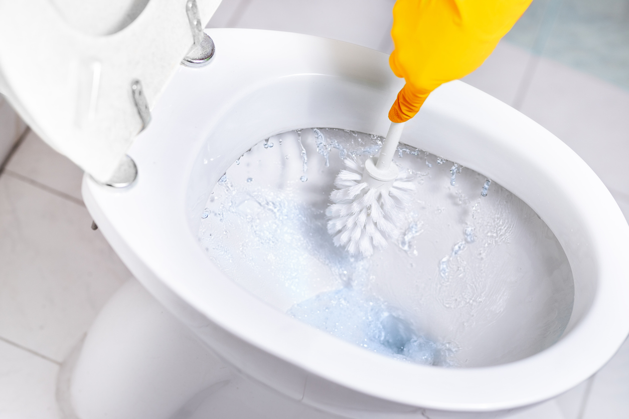 produit versé dans les toilette
