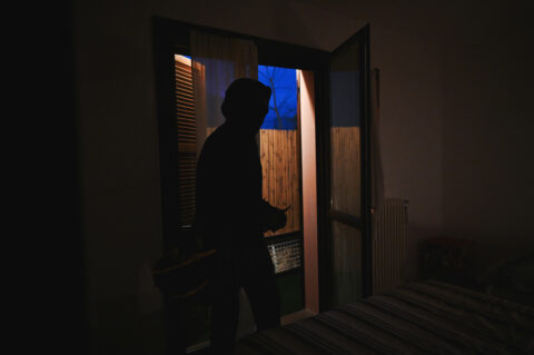 vérifiez ces signes qui montrent que votre maison est peut-être surveillée