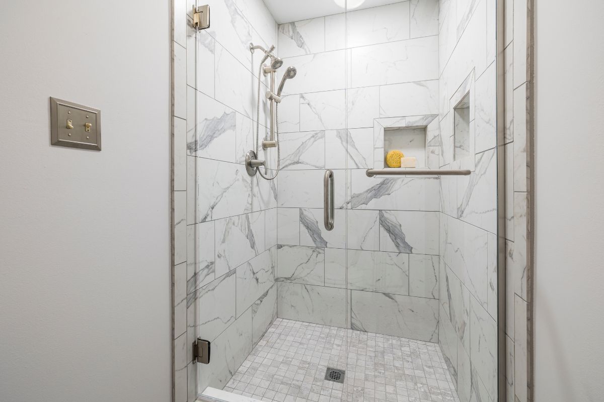 De petites bêtes peuvent se loger dans la salle de bain